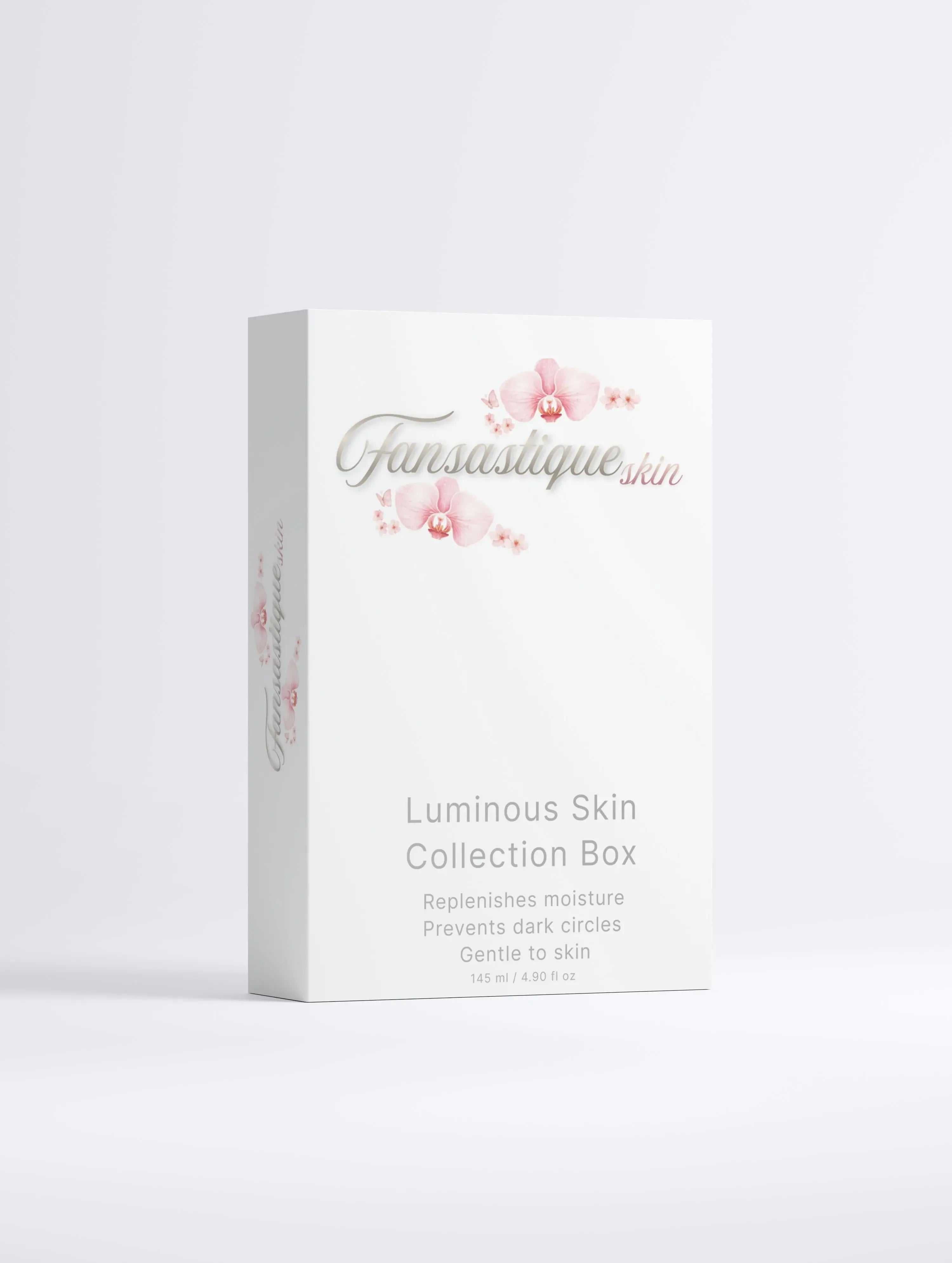 Luxe skincare set voor hydratatie en donkere kringen in witte doos met roze bloemen.