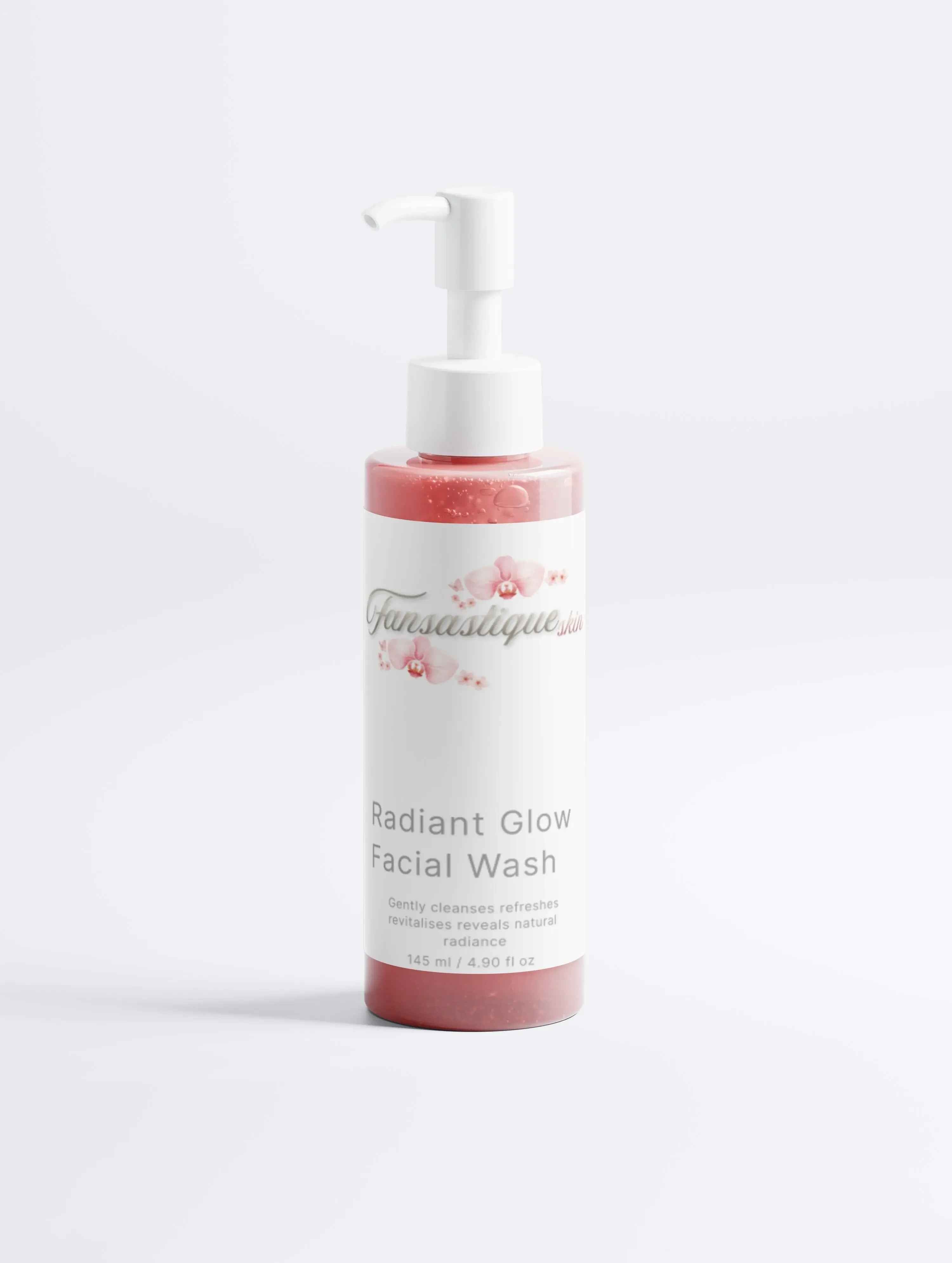 Radiant Glow Facial Wash fles skincare, roze gel, pompflacon op witte achtergrond