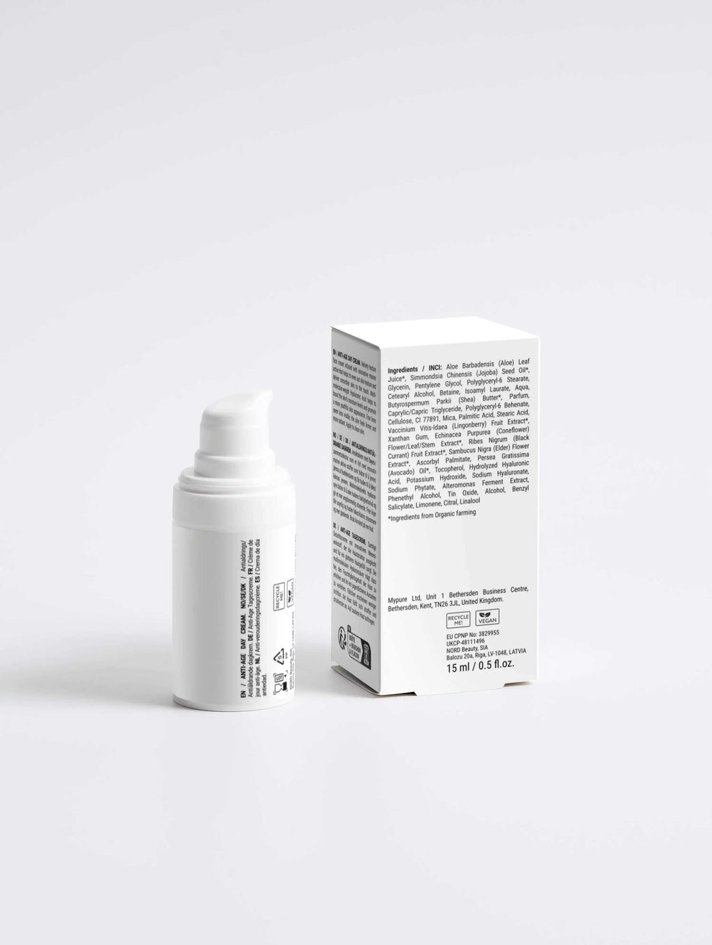 Witte skincare pompflacon en verpakking met ingrediëntenlijst op witte achtergrond, 15 ml