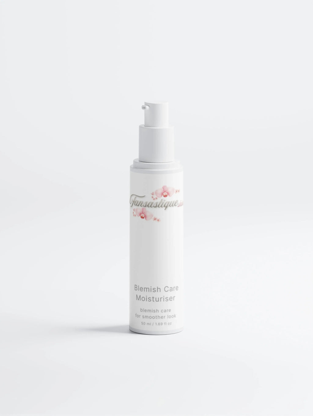 Blemish Care Moisturiser flacon met pomp, huidverzorging tegen oneffenheden, witte achtergrond